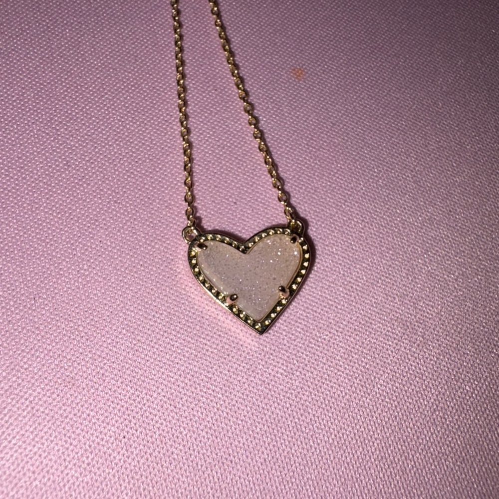 Kendra Scott Gold Heart Necklace with White Center‎